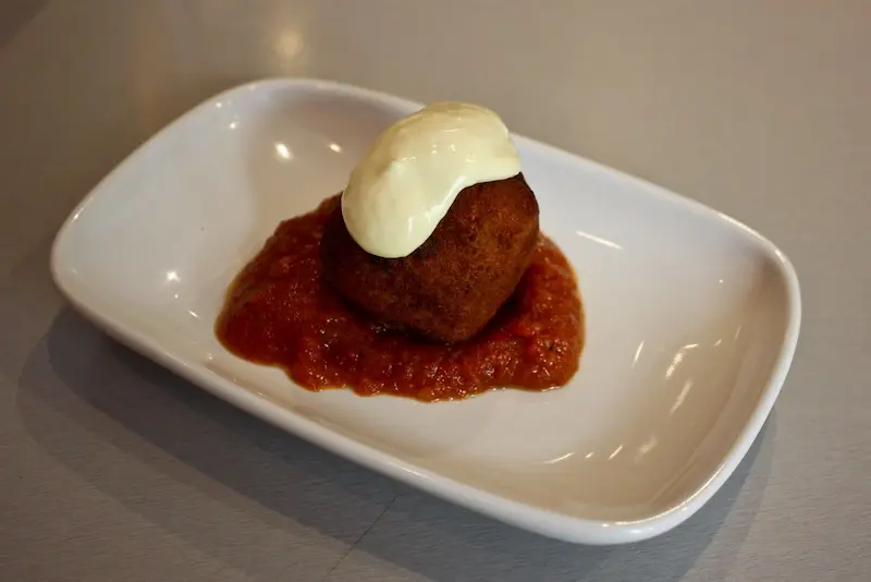 bomba de carne y patata de Cataluña
