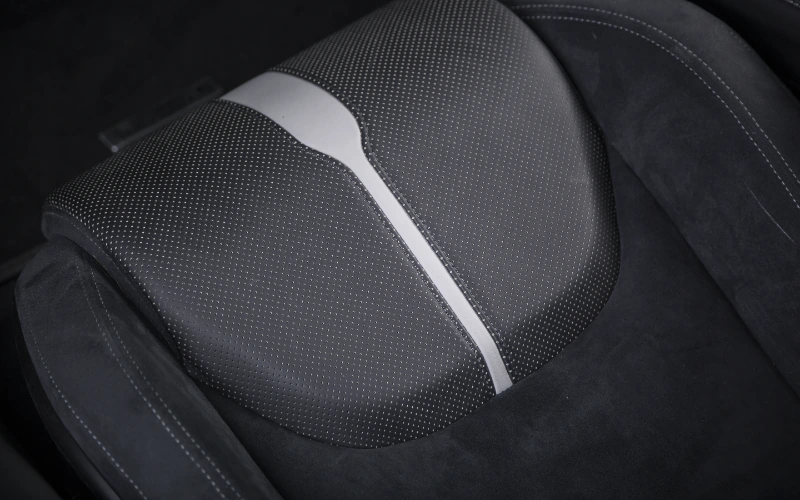 Cómo limpiar los asientos del coche de alcantara
