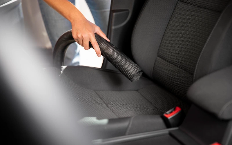Cómo limpiar los asientos del coche de tela