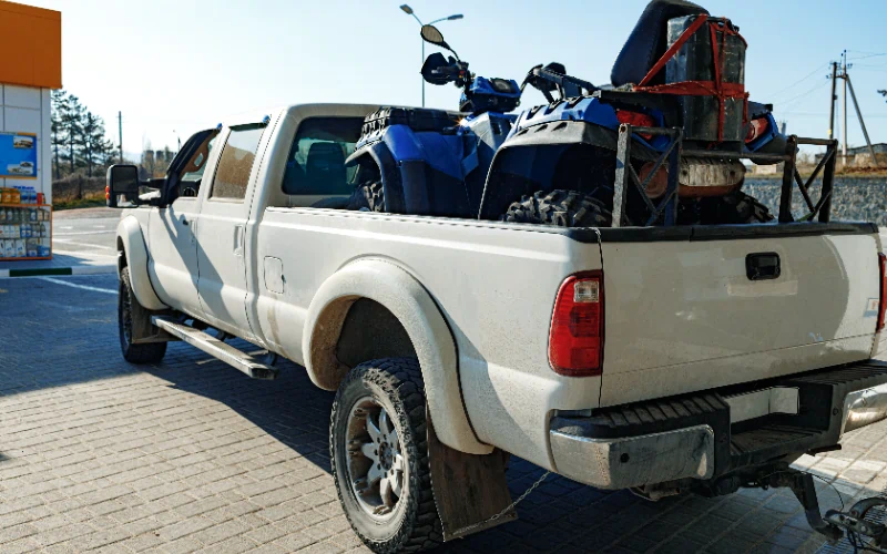 Transportar moto en un remolque