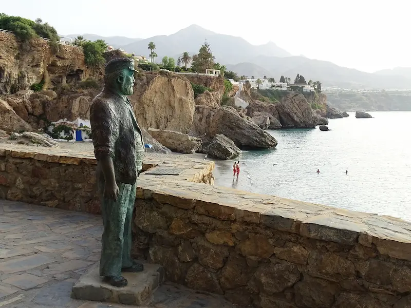 que ver en nerja verano azul