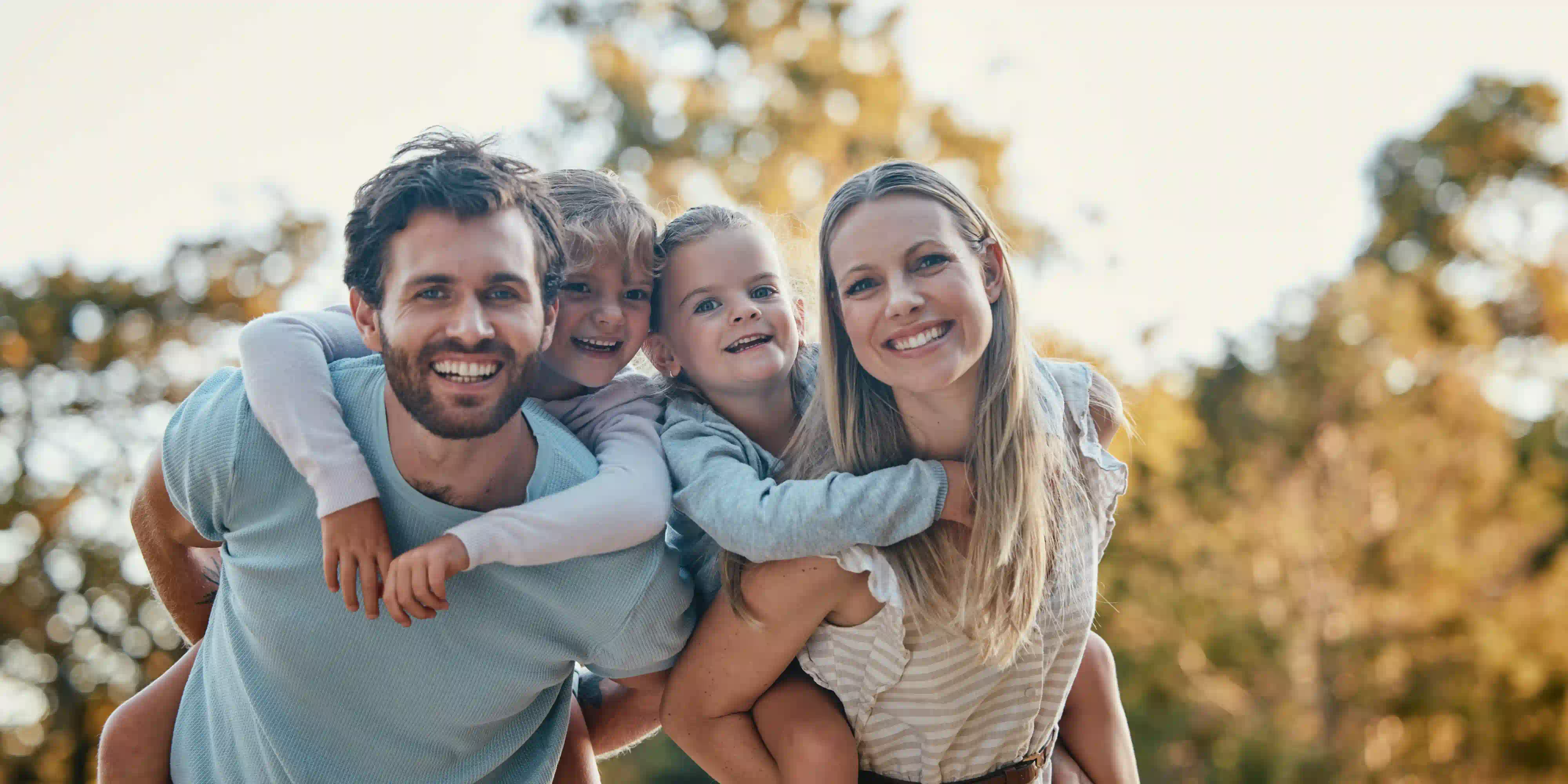 Familia protegida por su seguro de vida